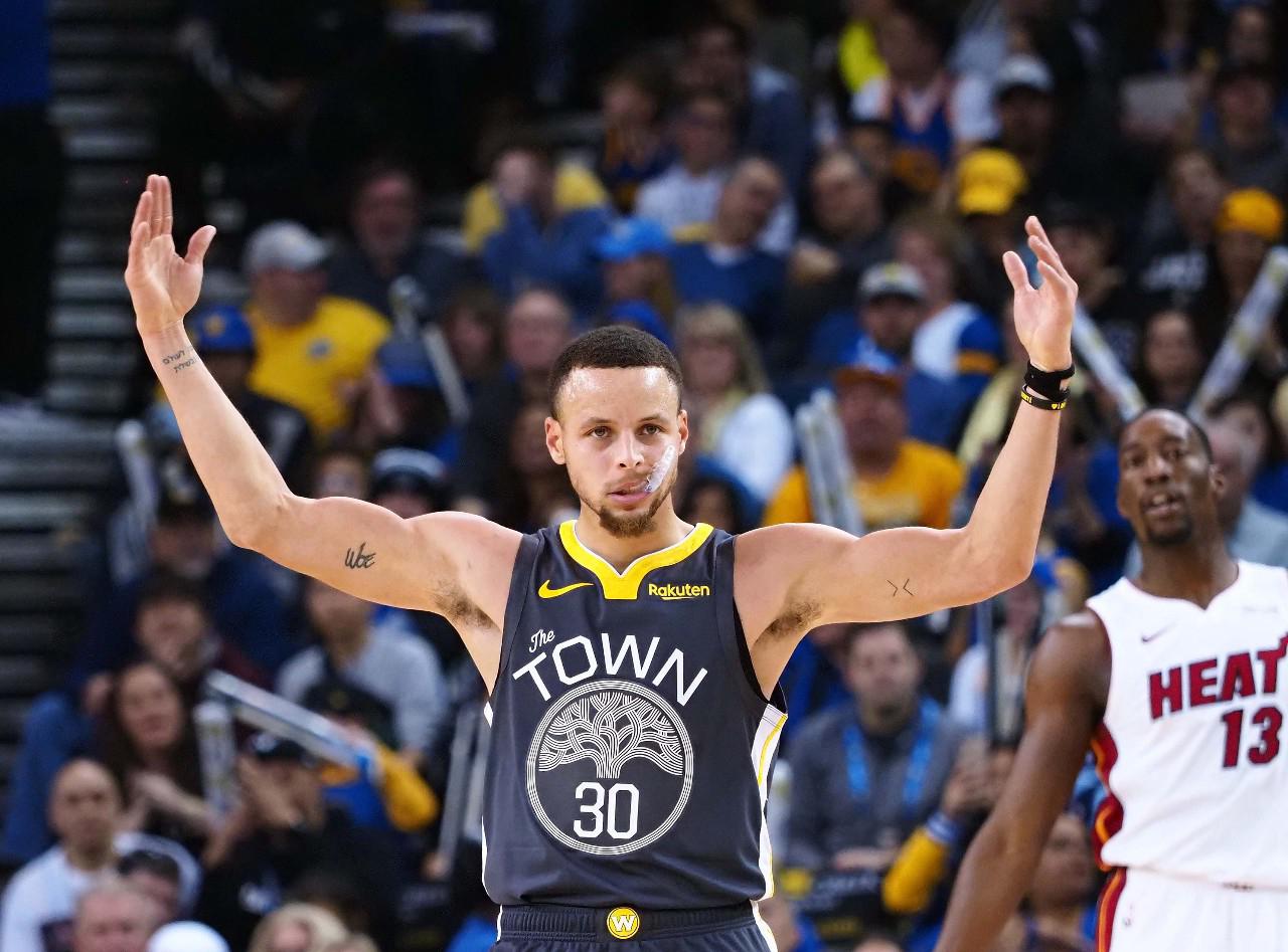 赛场上与阿 赛场上与阿