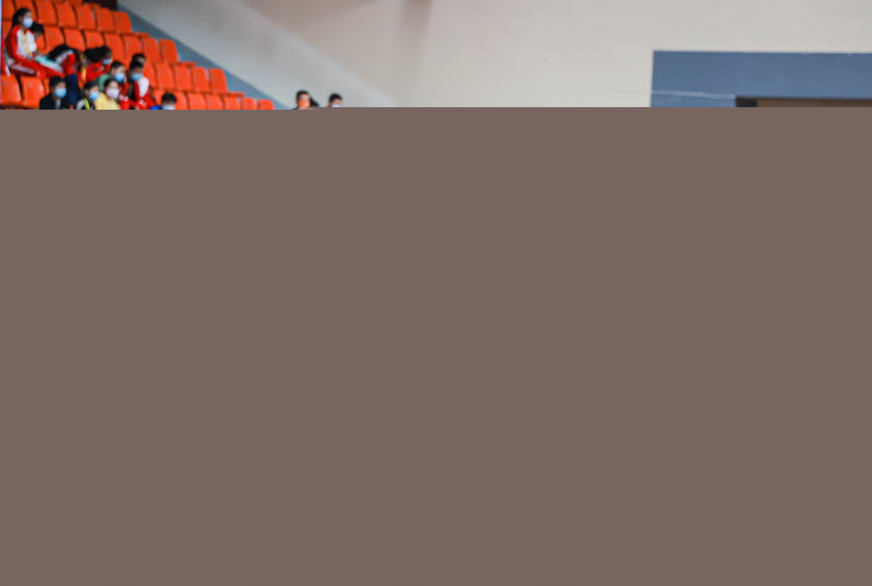 更加谨慎地 更加谨慎地